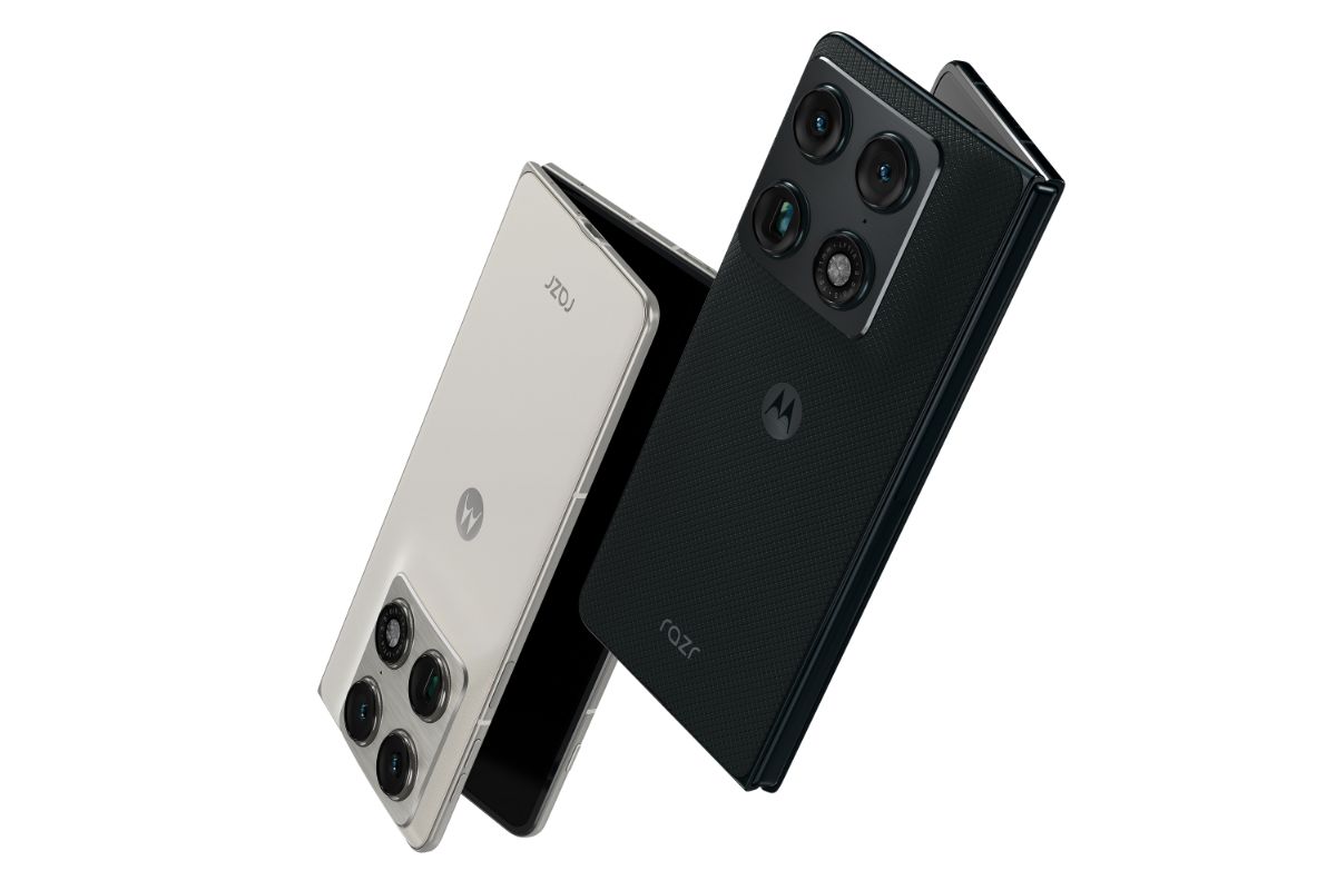 Motorola razr fold black and white ces 2026, lenovo tech world 2026, motorola qira, motorola razr fold, motorola signature