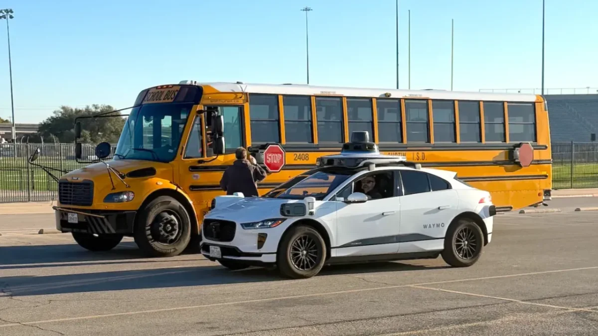 Waymo Tesla TecheNet Waymo - tesla