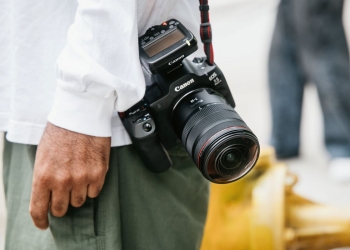 Canon expande série l com 2 objetivas ultra grandes-angulares