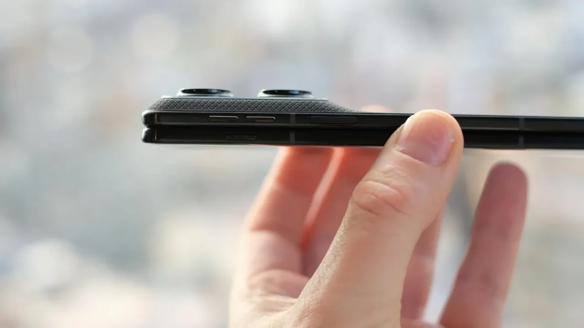 Motorola Razr Fold 2 TecheNet Motorola razr fold (2)