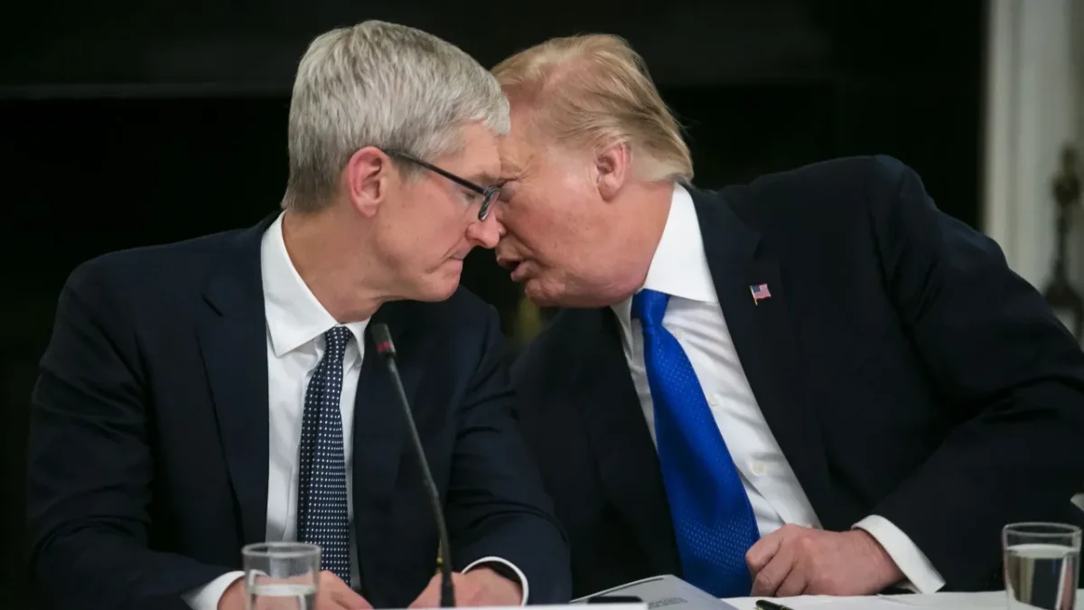 Apple Trump Tim Cook apple, Tim Cook, Trump TecheNet Apple trump tim cook