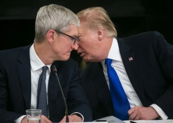 Apple trump tim cook