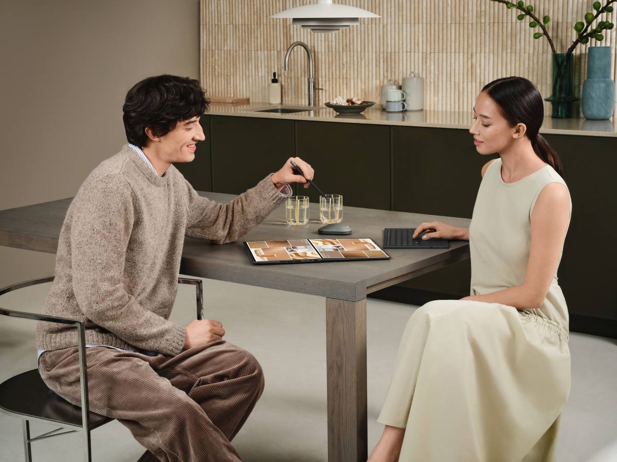 Zenbook DUO UX8407AA Scenario photo 02 TecheNet Zenbook duo ux8407aa scenario photo 02