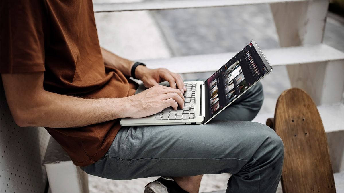 Acer swift air 14 sfa14 i31 lifestyle 02 acer, acer swift air 14