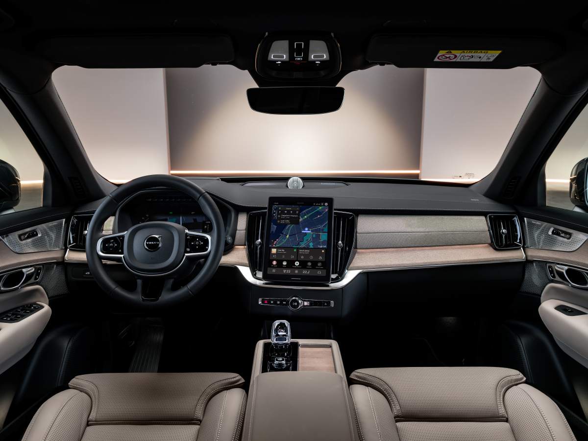 The Volvo XC90 Studio WholeDash TecheNet The volvo xc90 studio wholedash