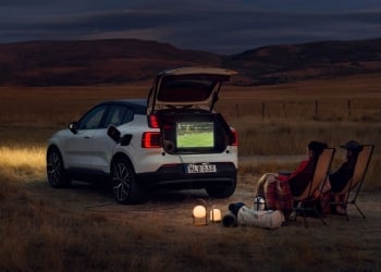 Volvo Cars turns the EX30 into a mobile power bank Volvo EX30 TecheNet Volvo ex30 recebe v2l e fornece até 3 kw de potência