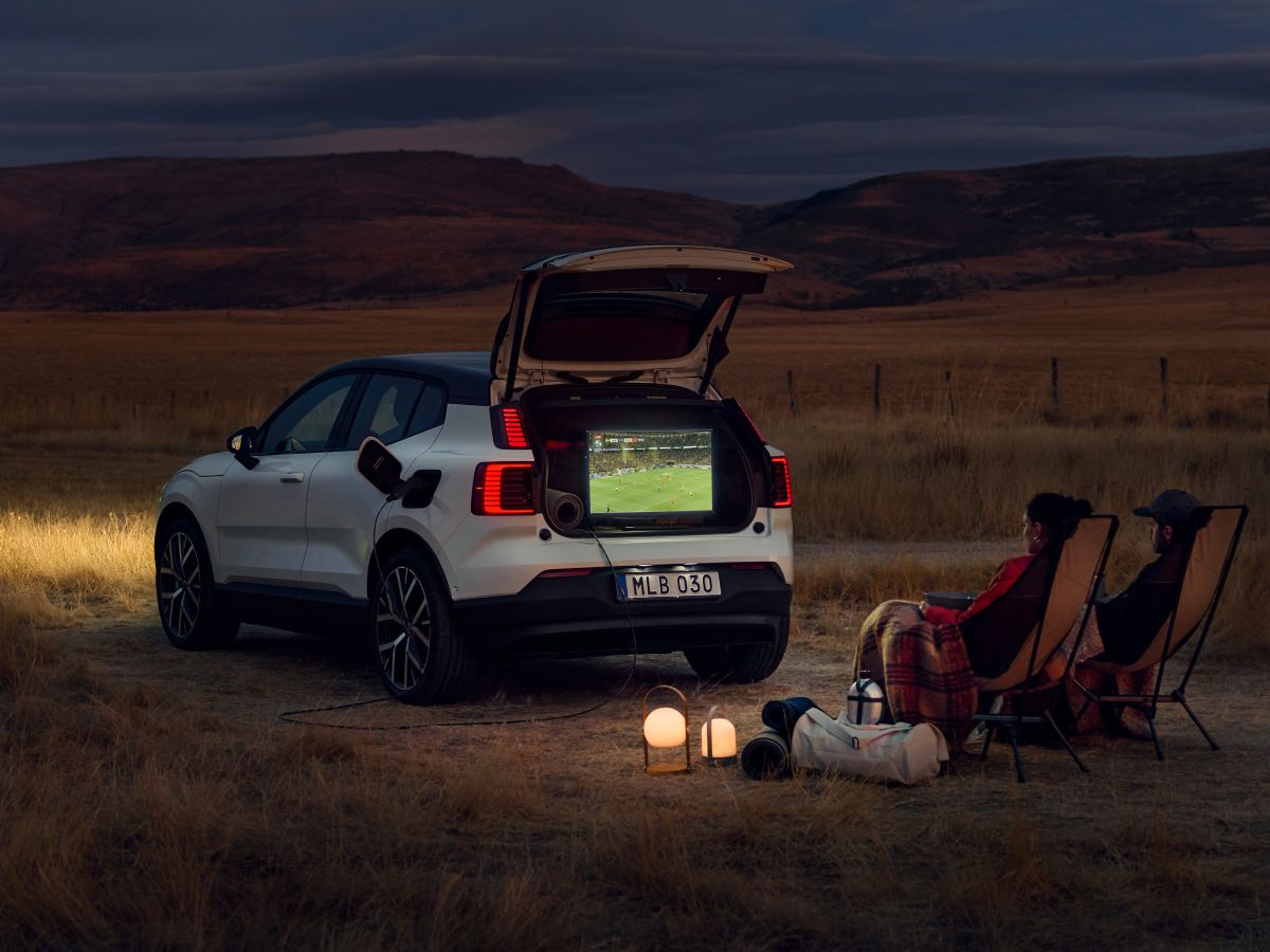 Volvo Cars turns the EX30 into a mobile power bank Volvo EX30 TecheNet Volvo ex30 recebe v2l e fornece até 3 kw de potência