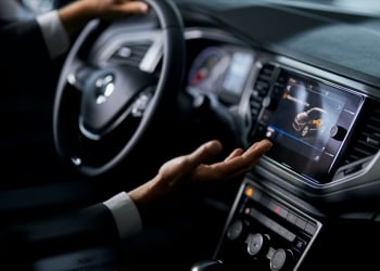 O paradoxo dos carros inteligentes: sensores que avisam de tudo, condutores que ignoram os alertas