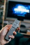 jonas leupe dZmNJKFDuVI unsplash inverno, maratonas de séries, upgrade à sala TecheNet 5 dicas para fazer um upgrade à sala gastando pouco antes das maratonas de série este inverno